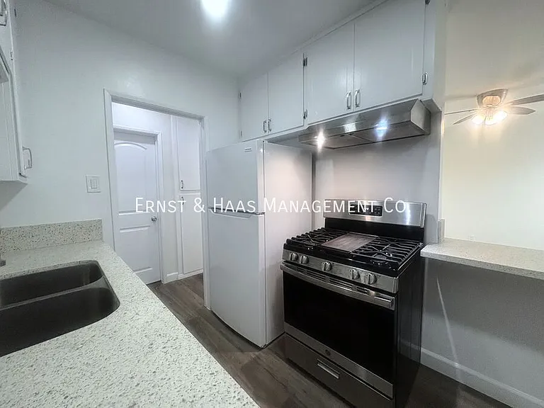 1615 Rose Ave #6 — Photo 6