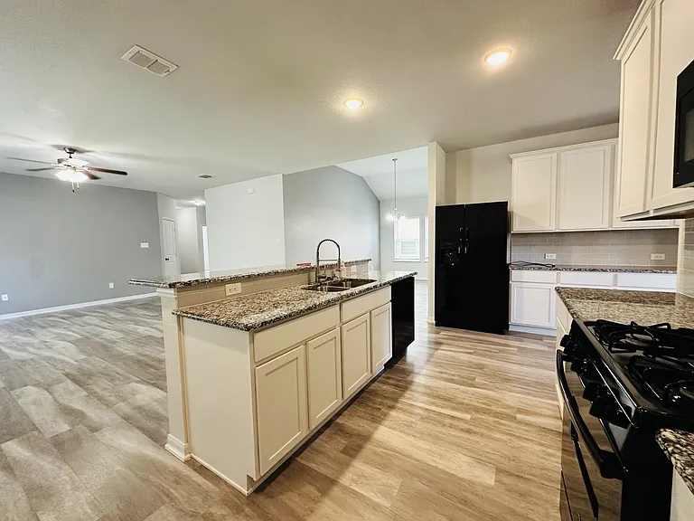 8907 Ladbroke Grv — Photo 5
