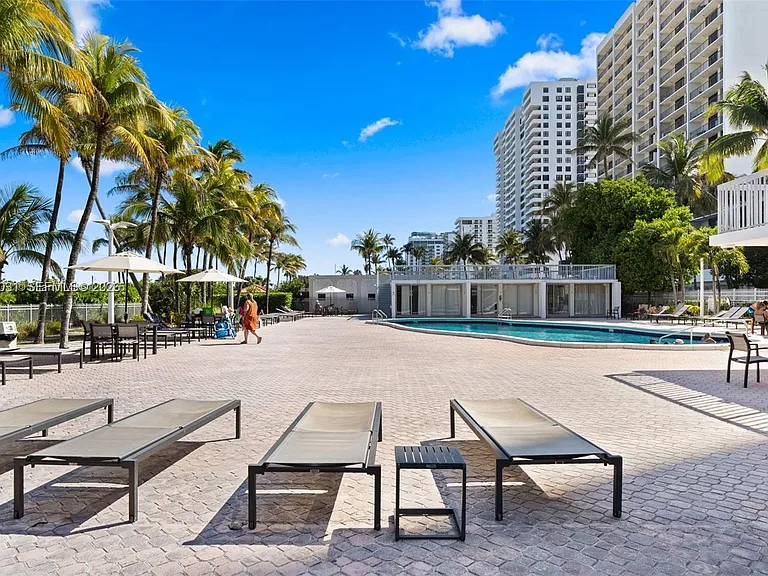 2655 Collins Ave #2302 — Photo 16