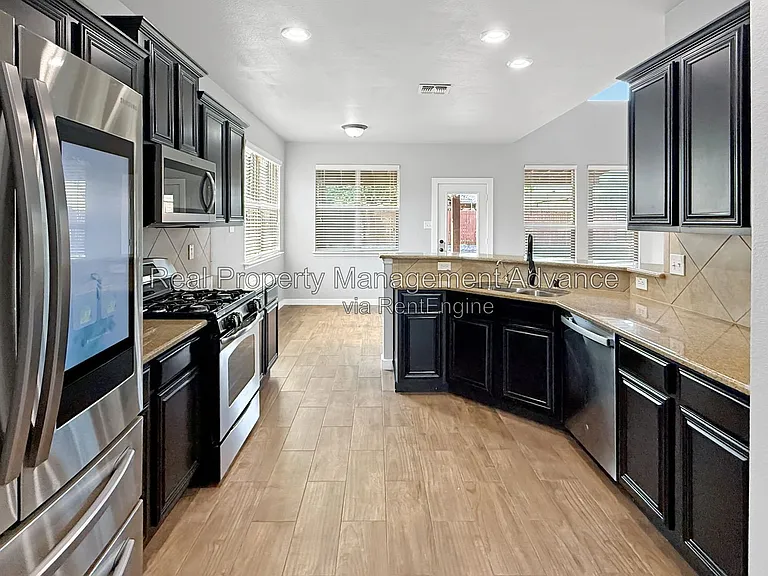 512 Winchester Dr — Photo 9
