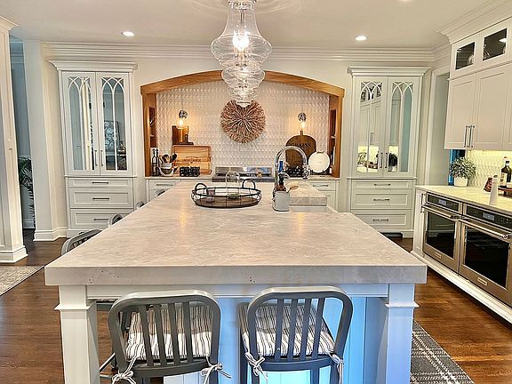 4th image of 2505 Royal View Dr