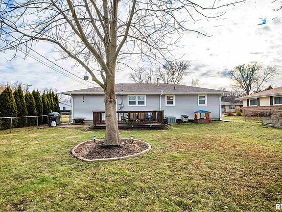2nd image of 1003 Cambridge Ct