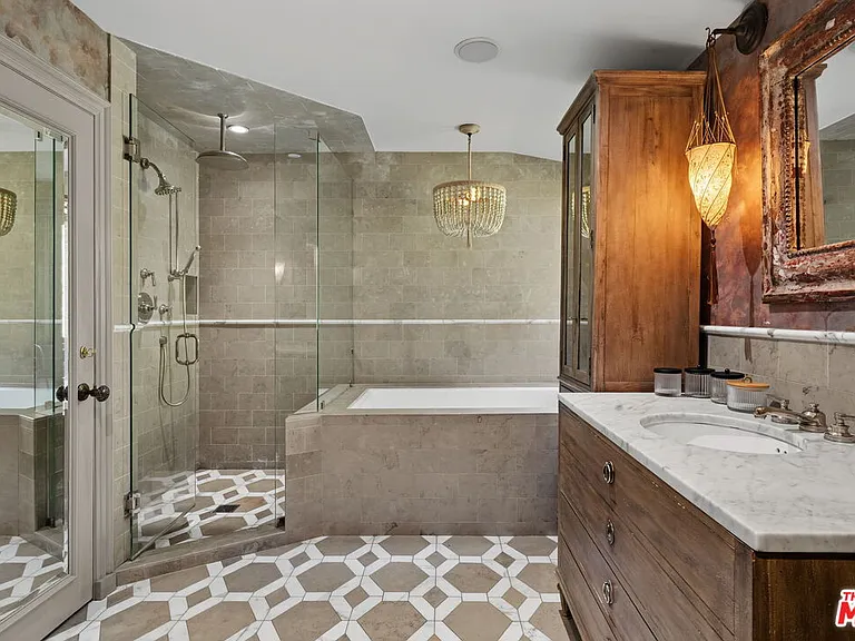 575 N Beverly Glen Blvd — Photo 25