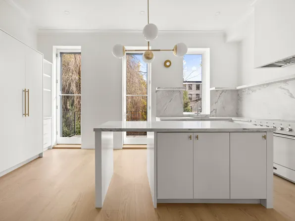 91 Saint James Place image 2 of 16