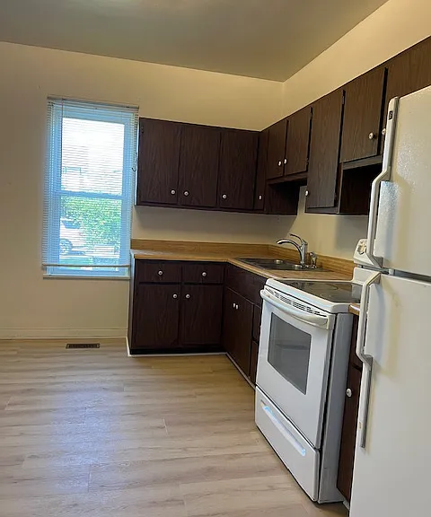 220 E Brady St #LOWER — Photo 14