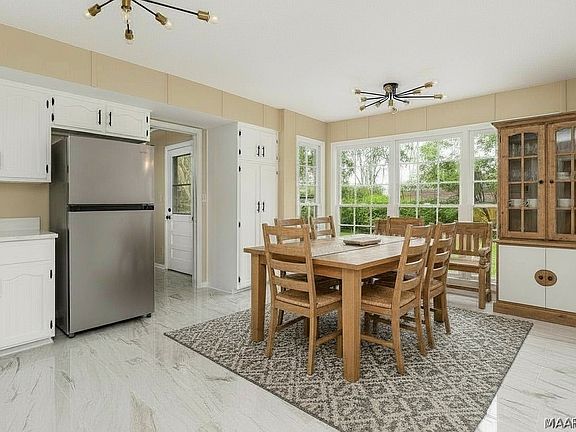 5th image of 3520 Melton Rd