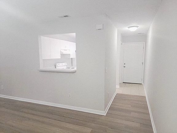 3rd image of 5318 Park Ave APT B