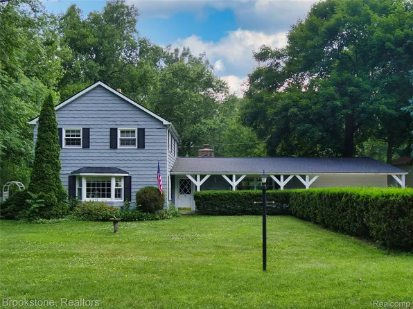 3178 Winterberry Dr, West Bloomfield, MI 48324