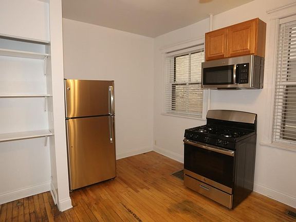4th image of 821 W Newport Ave #1FRONT