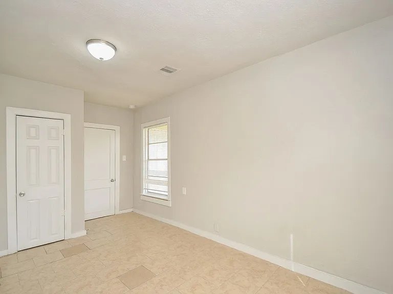 217 Owens St — Photo 9
