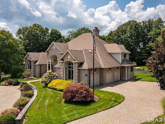 3rd image of 122 Windward Place