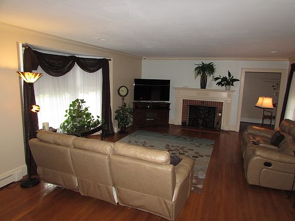 4th image of 3114 Honeysuckle Ln