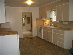 4th image of 221 E Pine St