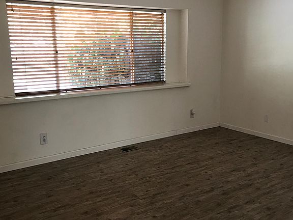 4th image of 28097 Geneva Ln