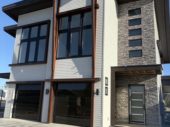 127 NW Maria St #1
