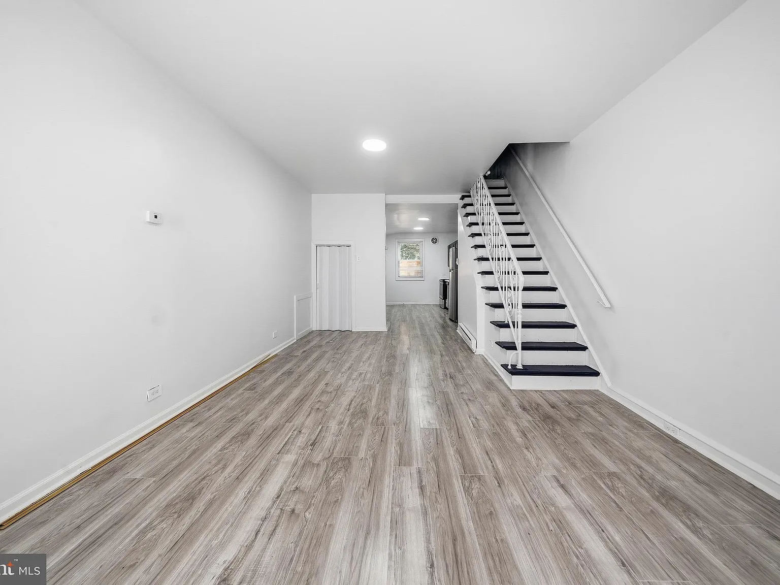 3 bed, 1060 sqft, $1,600 — Photo 4