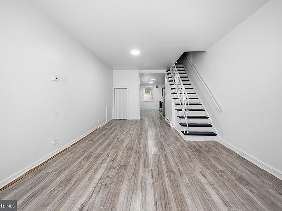 4th image of 2062 E Stella St