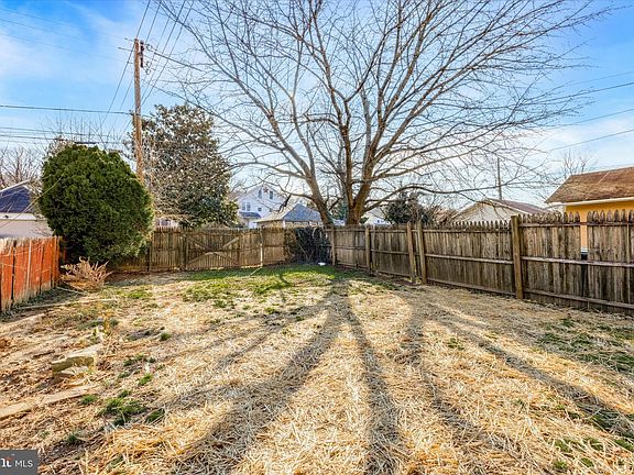 5th image of 1214 Olive St