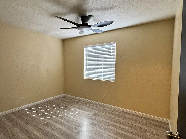 4300 El Como Way — Photo 11