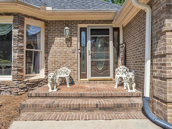3rd image of 107 S Pointe Ct