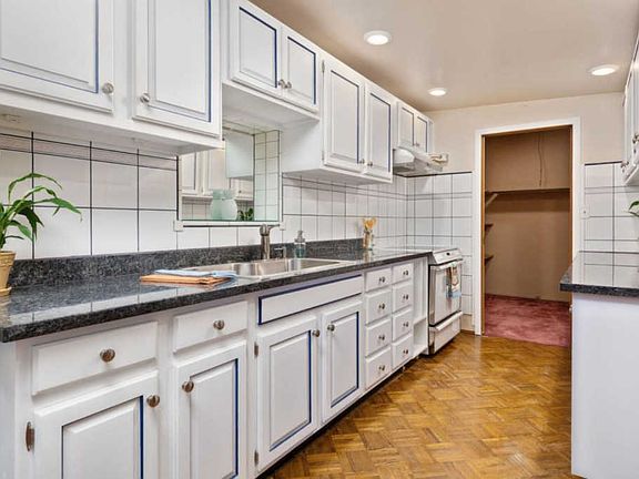 5th image of 370 Plumeria Ct