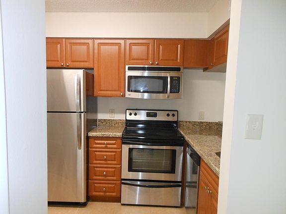 3rd image of 1272 The Pointe Dr #16B