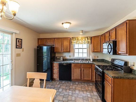5th image of 174 Ghaner Dr