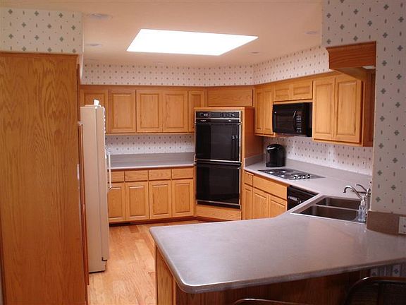 4th image of 11705 Woodmar Ln NE