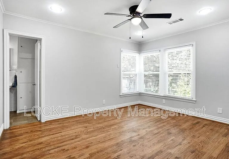 3528 Rogers Ave — Photo 10