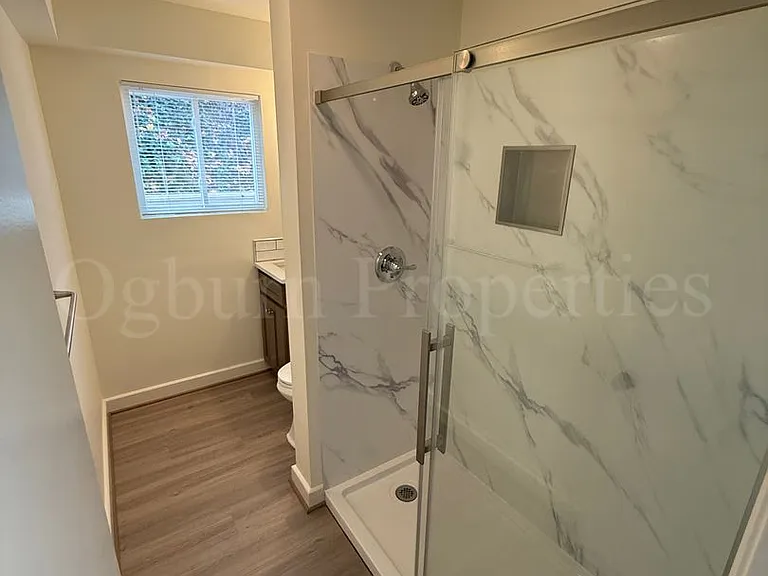 220 N Hawthorne Rd — Photo 8