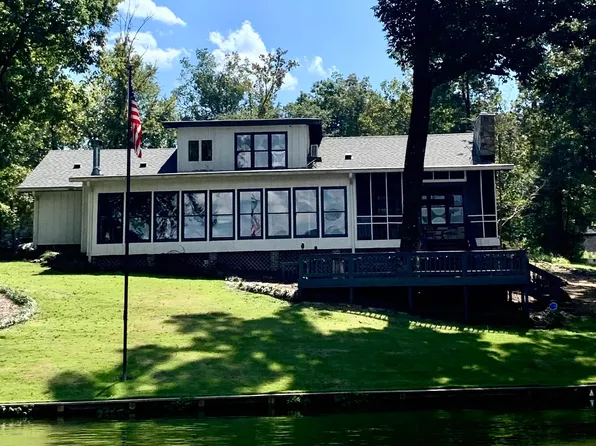 671 Lakeshore Ave E, Southside, AL 35907