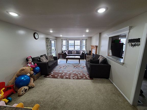 3rd image of 395 Keswick Dr
