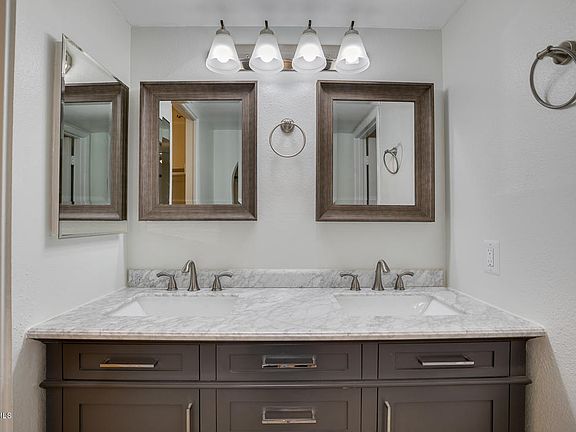 4th image of 2206 S Las Flores