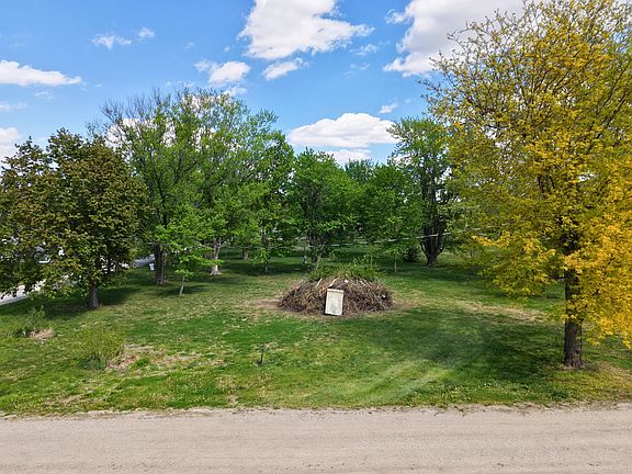2nd image of 302 1st St