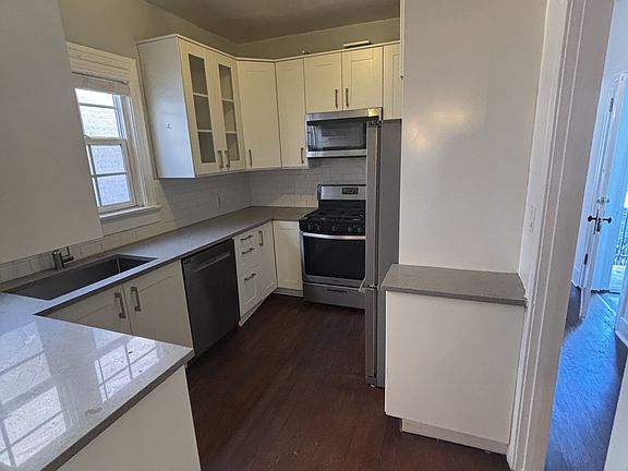 4th image of 762 N Van Ness Ave
