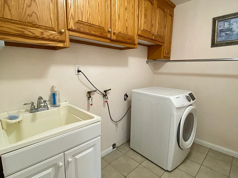 370 Colville Dr — Photo 32