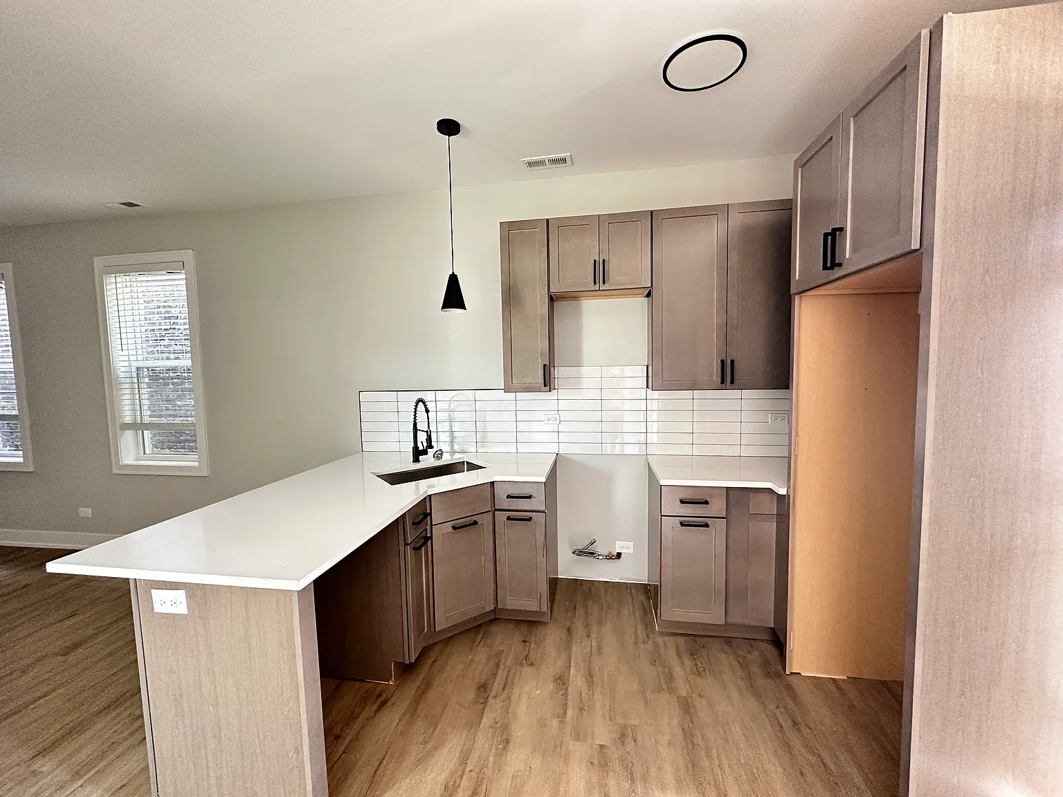1 bed, 750 sqft, $1,295 — Photo 3