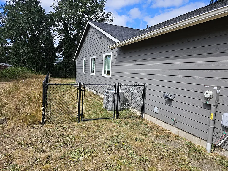 415 W Eagle St — Photo 4