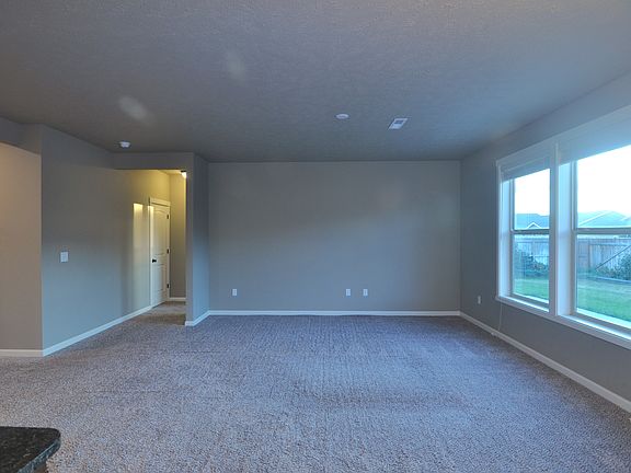 5th image of 909 Rocky Ave NE