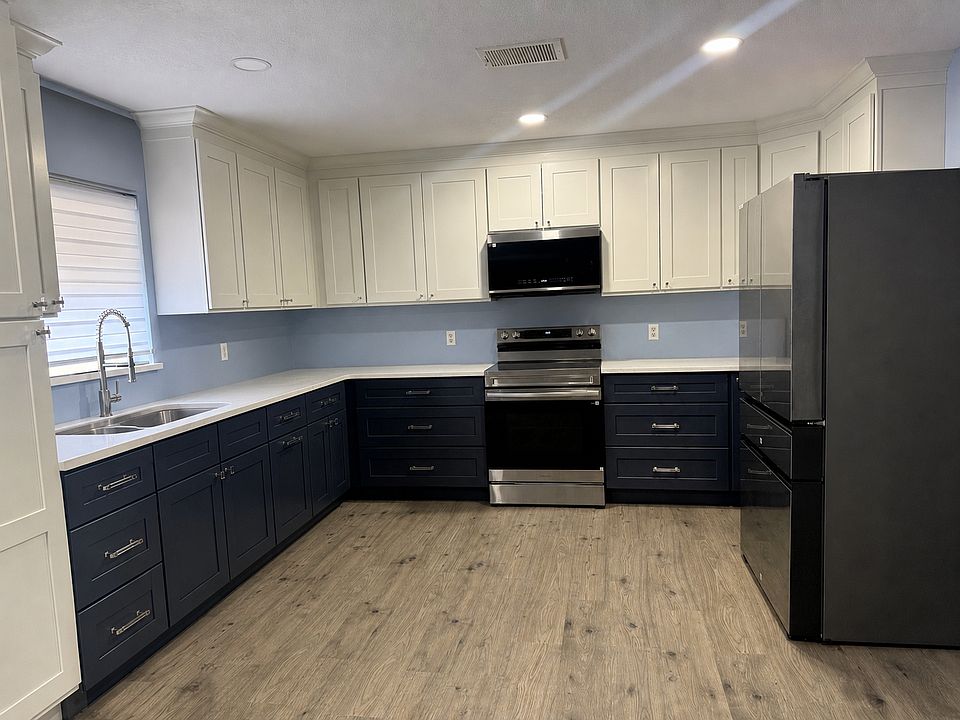 2nd image of 601 Samuel St
