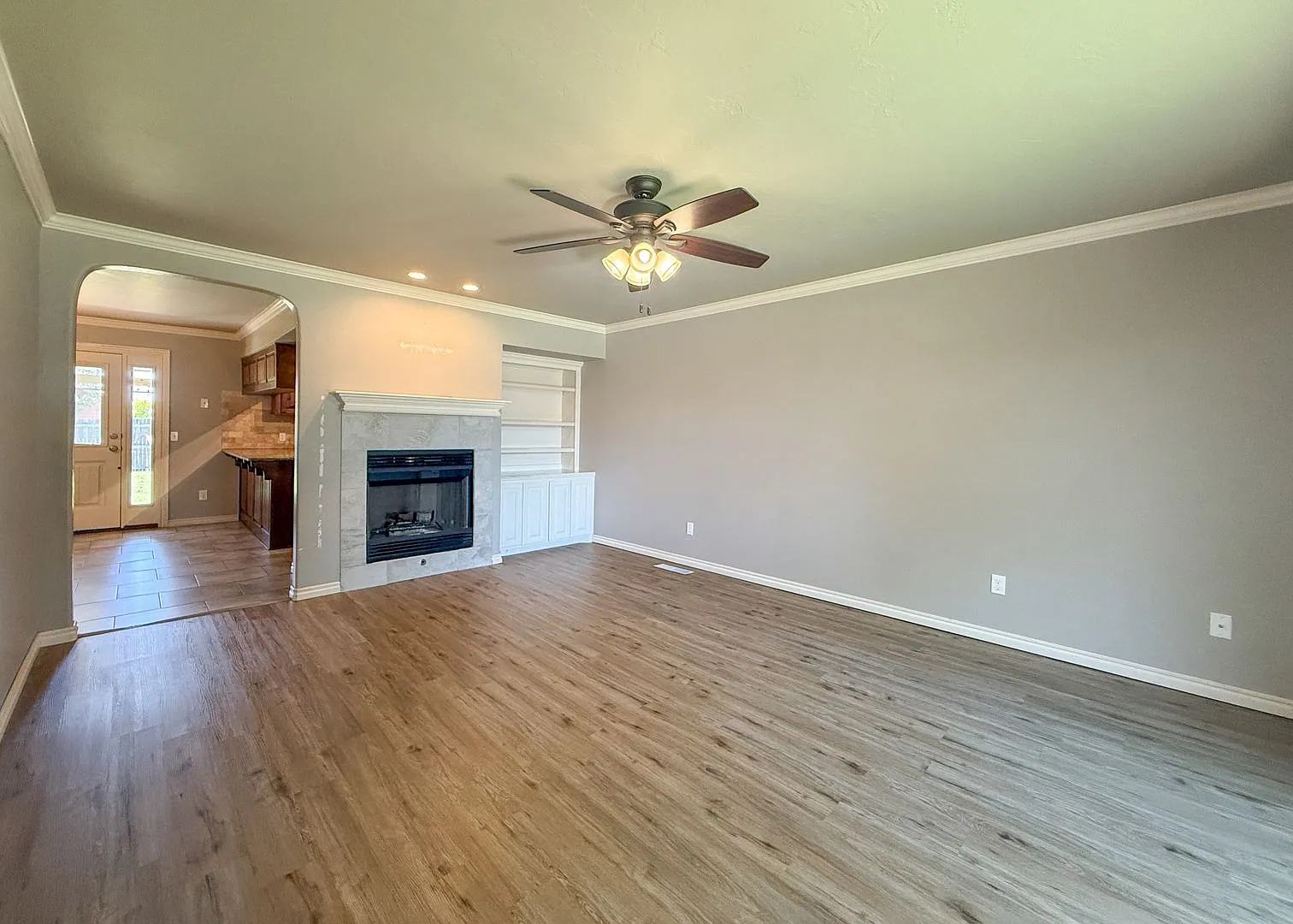 5 Bedrooms | 3 Bathrooms | 2 Car Garage | Moore Schools — Photo 3