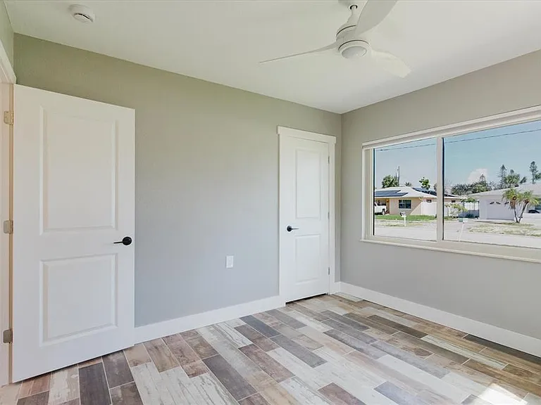 411 87th Ave — Photo 31