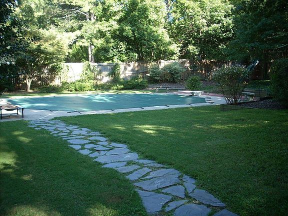 Very private, fenced backyard