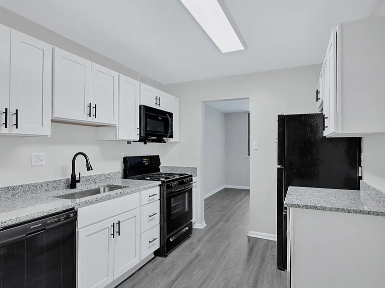 The Warwick Apartments — Photo 12