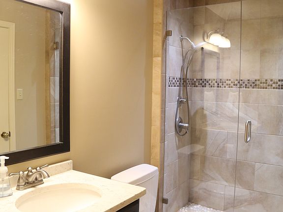Full bathroom on 1st floor