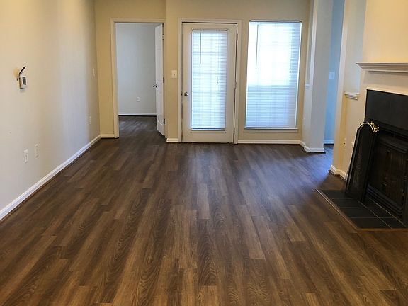 2nd image of 4870 Eisenhower Ave Unit 404