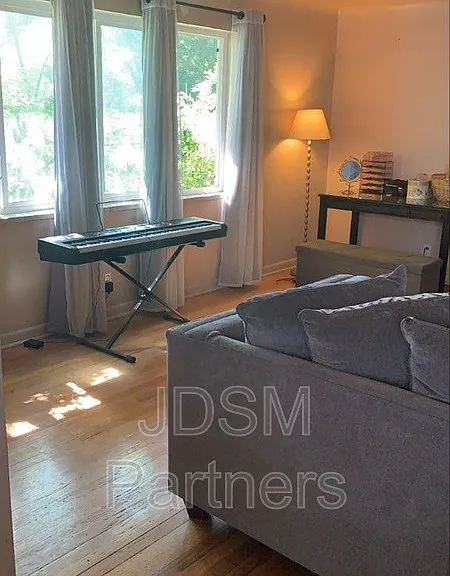 1545 N Jackson St — Photo 11