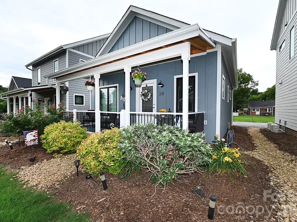28 Cottage Ct, Granite Falls, NC 28630