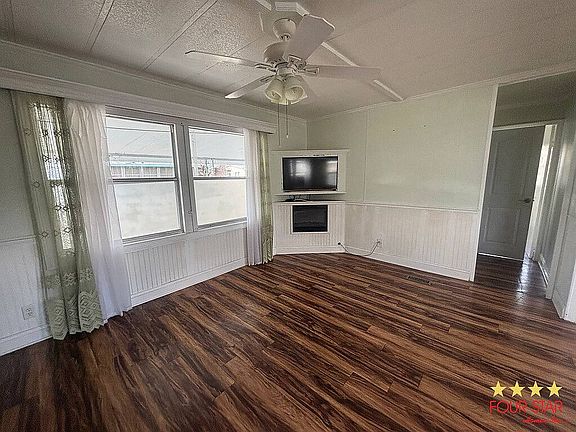 3rd image of 1060 Marcy Dr