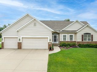 2315 Grey Wolf, Hiawatha, IA 52233